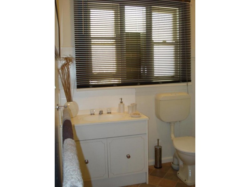 246 BROADWAY, Dunolly VIC 3472