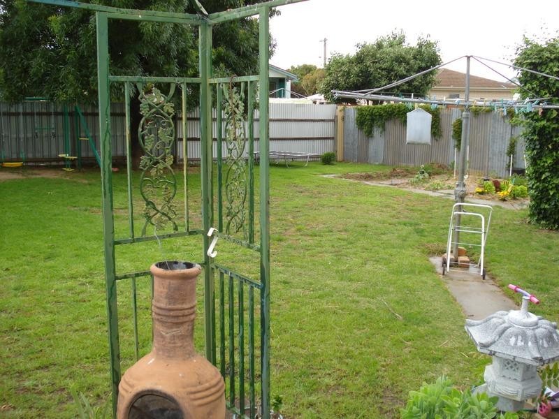 8 Tobruk Avenue, Maryborough VIC 3465