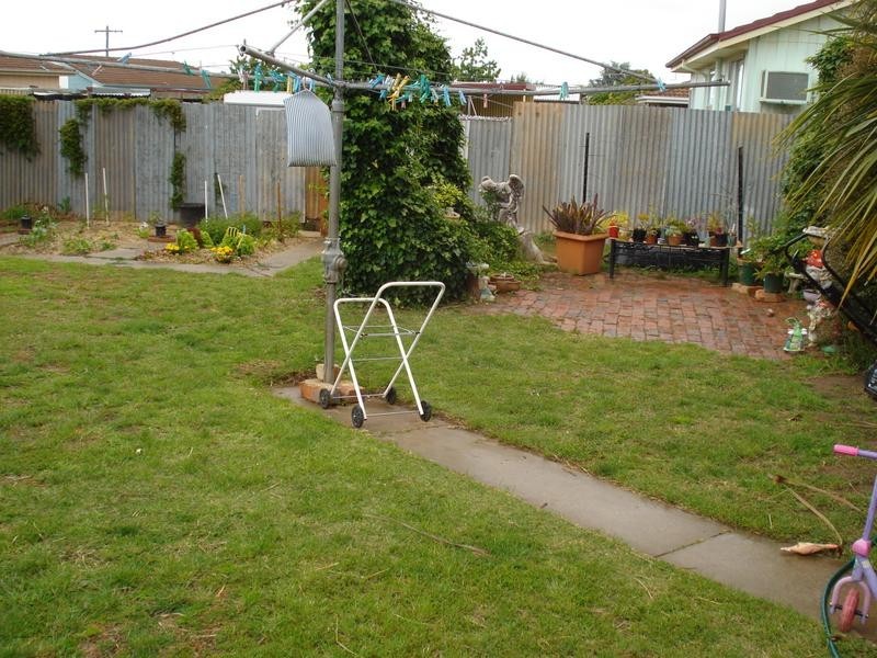 8 Tobruk Avenue, Maryborough VIC 3465