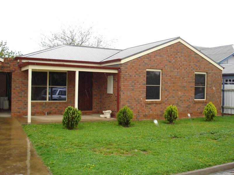 2/1 CROSS STREET, Maryborough VIC 3465