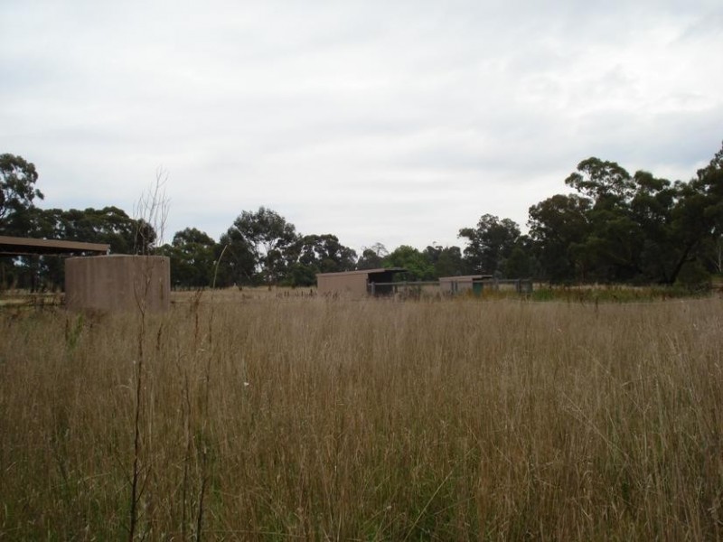 42 Rowes Lane, Bowenvale VIC 3465