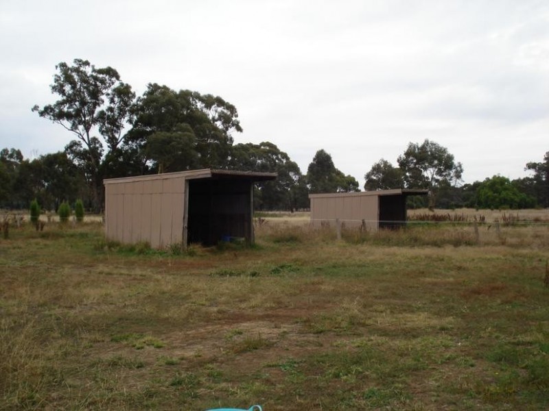 42 Rowes Lane, Bowenvale VIC 3465