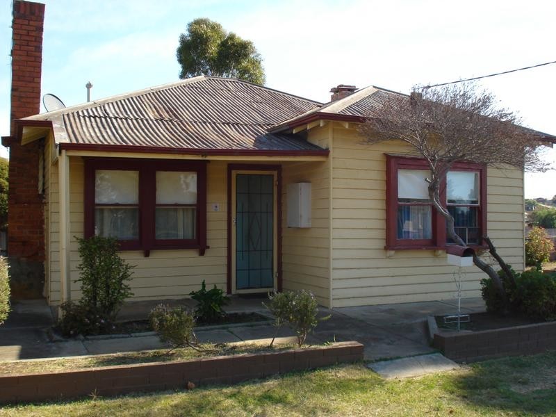 16 Majorca Road, Maryborough VIC 3465