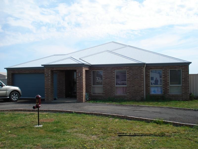 27 GRICE STREET, Carisbrook VIC 3464