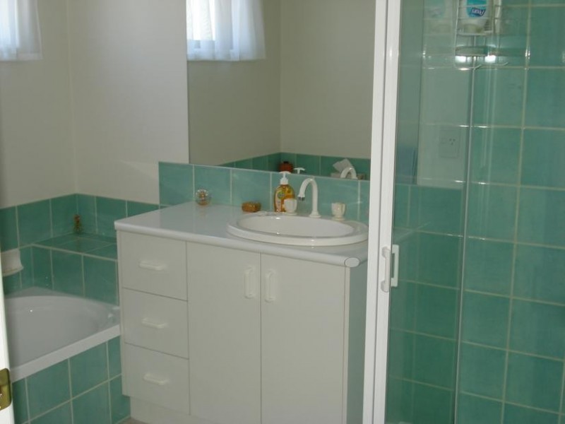 1/2 Dundas Road, Maryborough VIC 3465