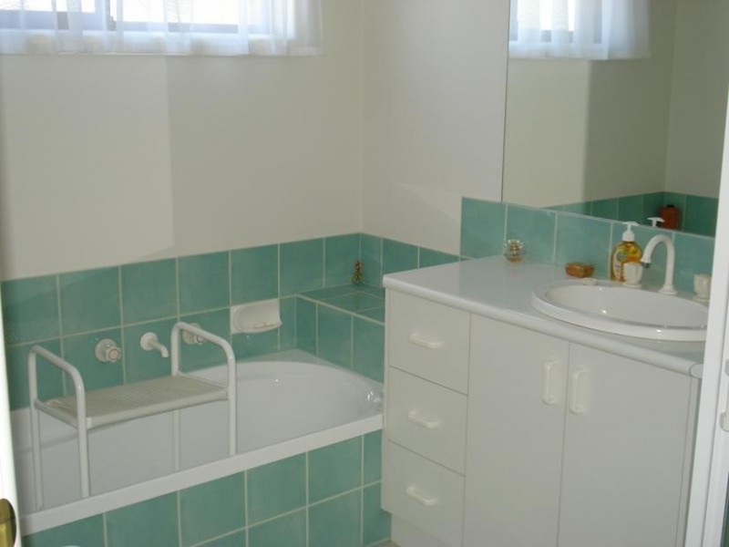 1/2 Dundas Road, Maryborough VIC 3465