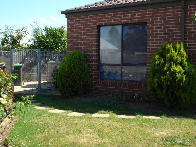 1/2 Dundas Road, Maryborough VIC 3465