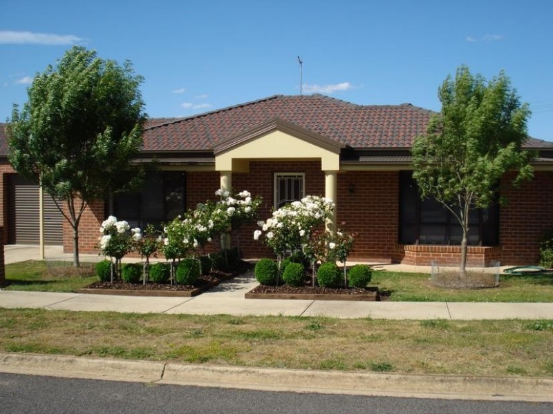 1/2 Dundas Road, Maryborough VIC 3465