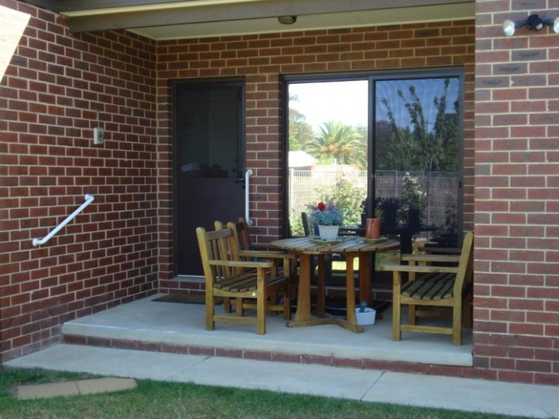 1/2 Dundas Road, Maryborough VIC 3465