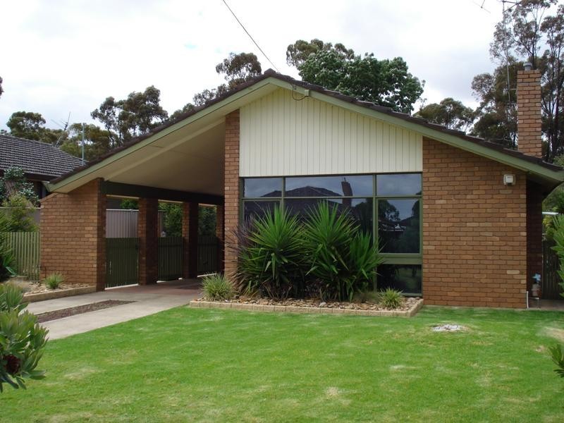 16 Bryant Street, Maryborough VIC 3465