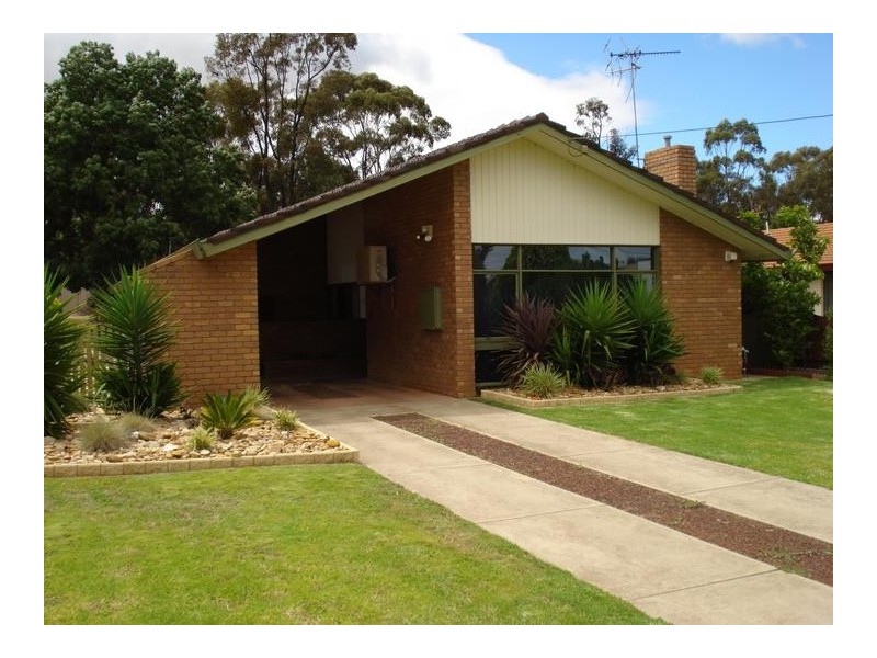 16 Bryant Street, Maryborough VIC 3465