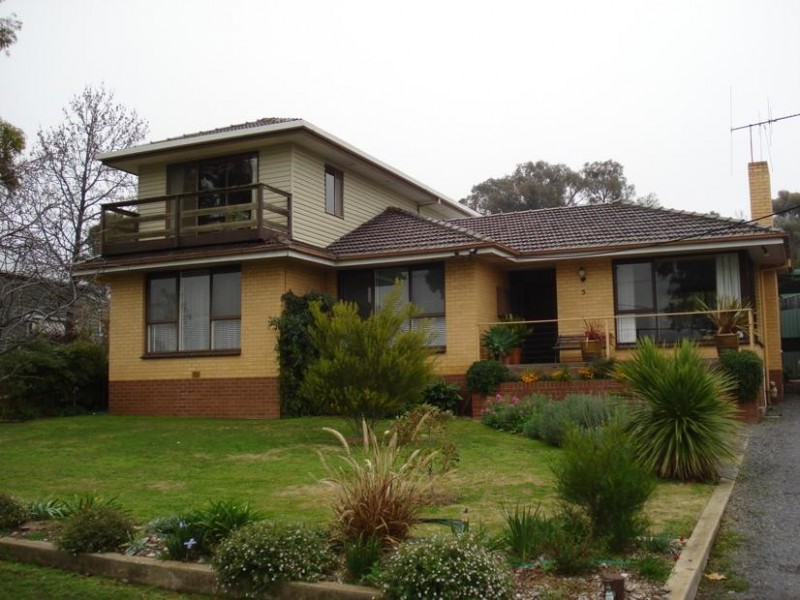 5 Claredon Street, Maryborough VIC 3465