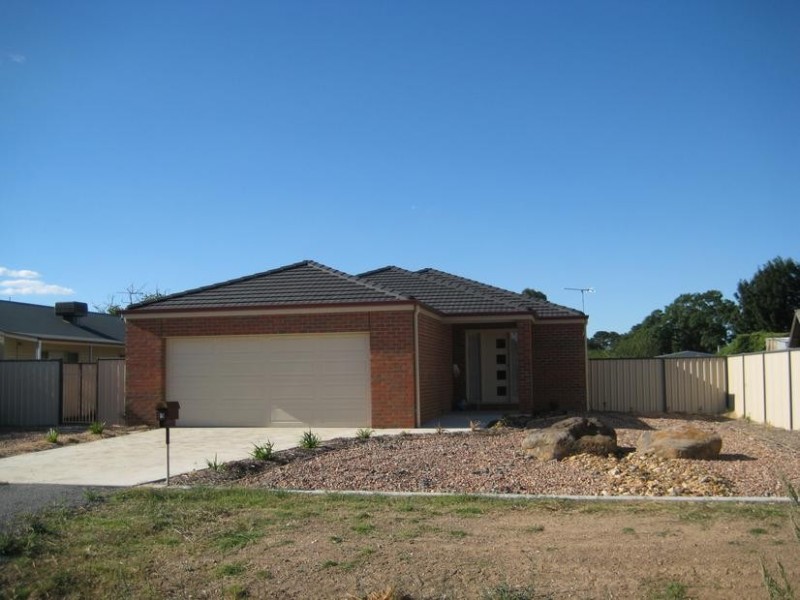 9 Albert Street, Carisbrook VIC 3464