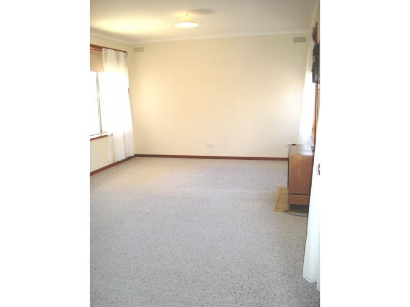 2 Tobruk Ave, Maryborough VIC 3465