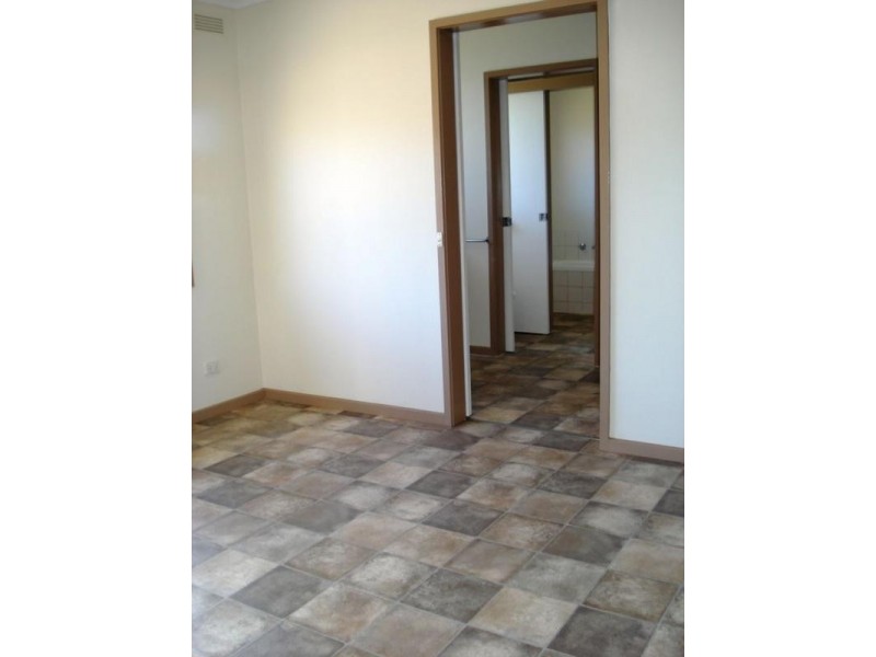 2 Tobruk Ave, Maryborough VIC 3465