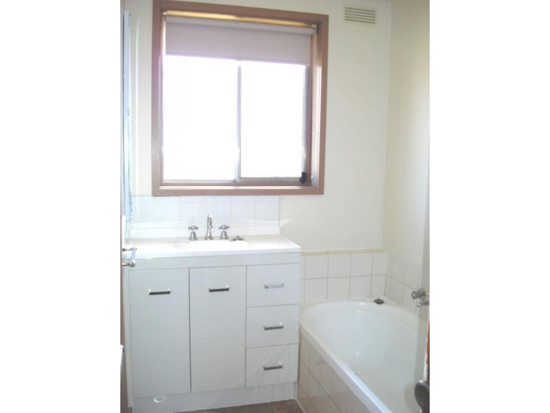 2 Tobruk Ave, Maryborough VIC 3465