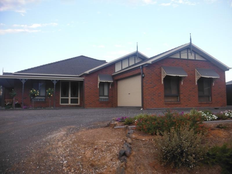 4 Chapel Street, CARISBROOK, Maryborough VIC 3465