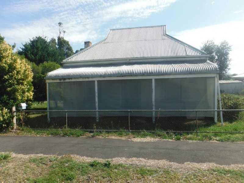 5 Victoria Street, CARISBROOK, Maryborough VIC 3465