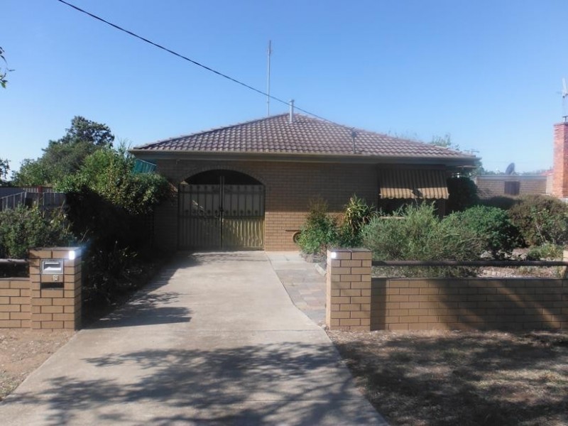 8 Dundas Road, Maryborough VIC 3465