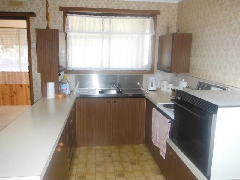 8 Dundas Road, Maryborough VIC 3465