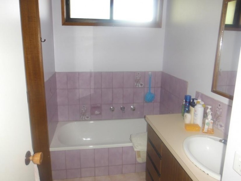 8 Dundas Road, Maryborough VIC 3465