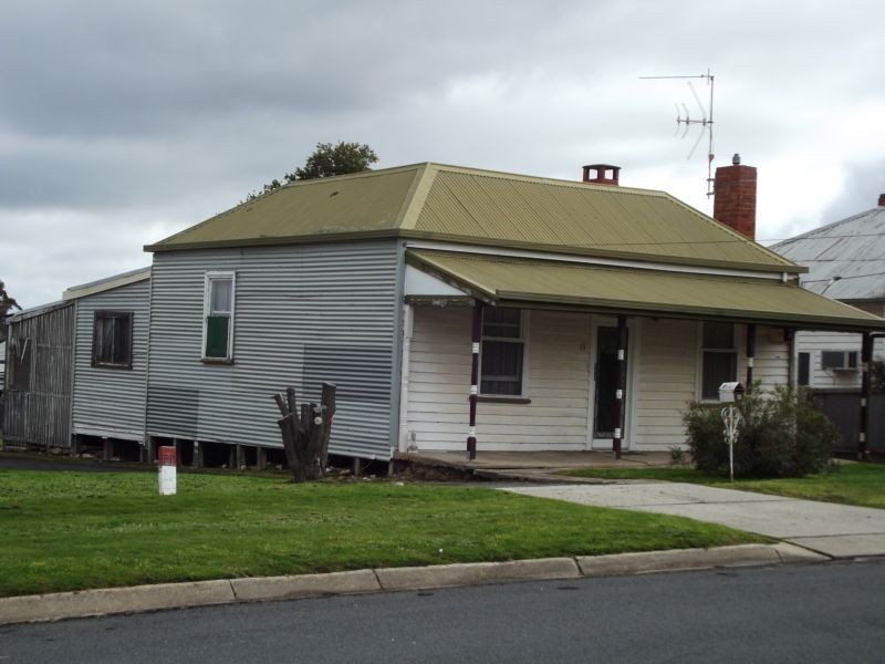 13 Outtrim Street, Maryborough VIC 3465