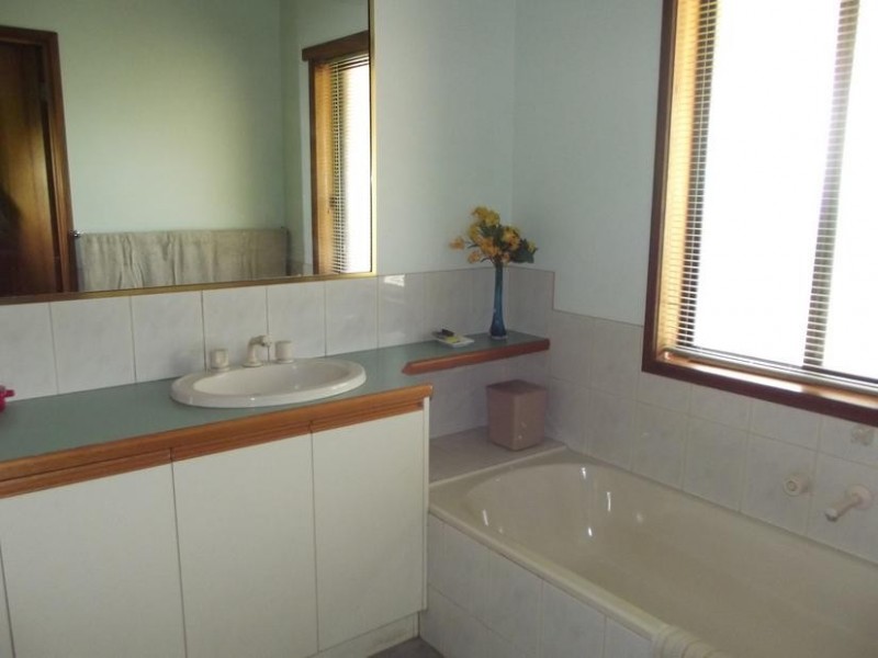 9 Reservoir Road, BOWENVALE, Maryborough VIC 3465