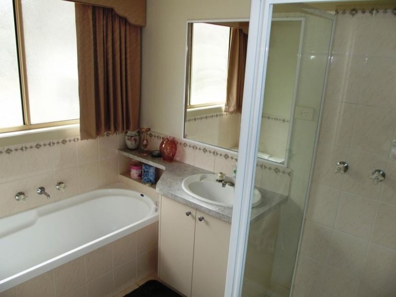 38 Williamson Court, Carisbrook VIC 3464