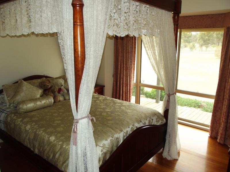 38 Williamson Court, Carisbrook VIC 3464