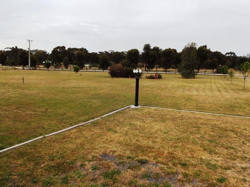 38 Williamson Court, Carisbrook VIC 3464