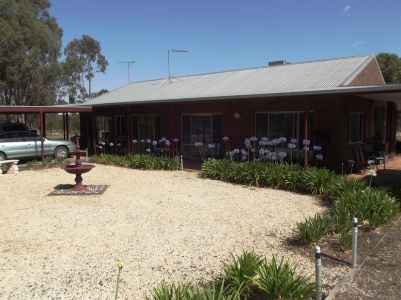 40 Hall Road ALMA, Maryborough VIC 3465
