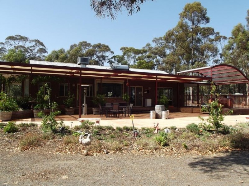 40 Hall Road ALMA, Maryborough VIC 3465