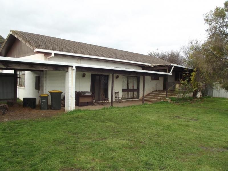 10 Annesly Street, Carisbrook VIC 3464