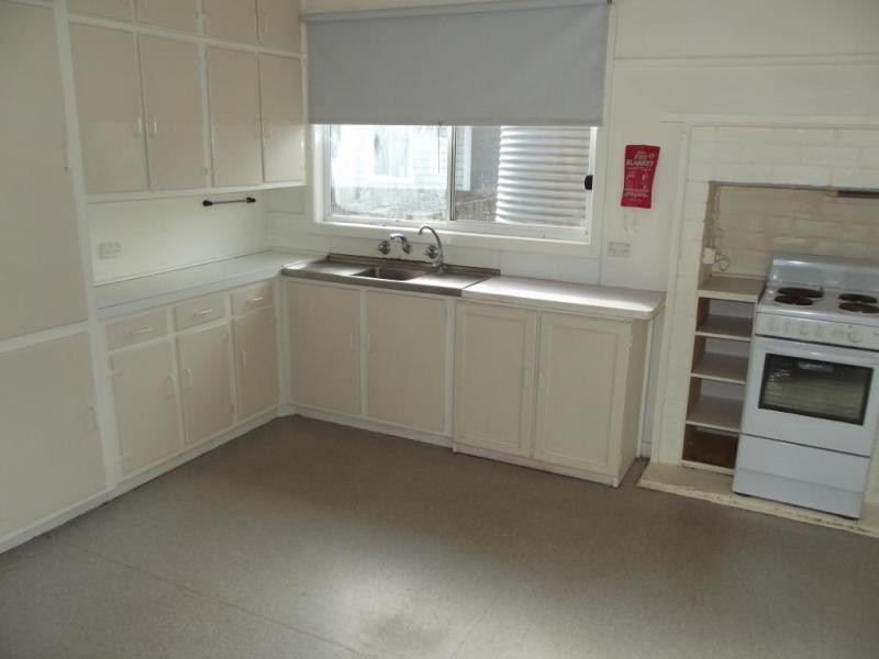 24 Davy Street, Avoca VIC 3467