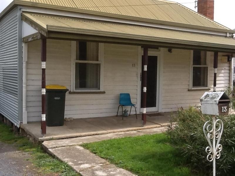 13 Outtrim Street, Maryborough VIC 3465