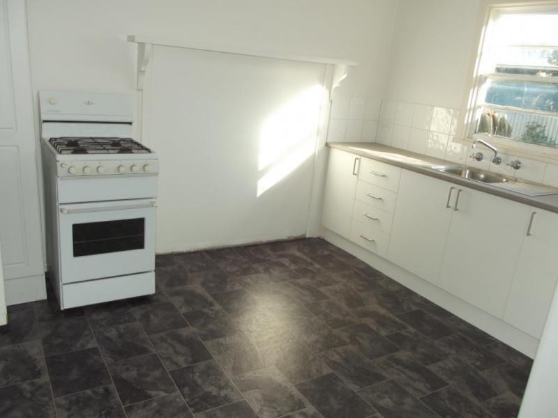 13 Thompson Street, Dunolly VIC 3472