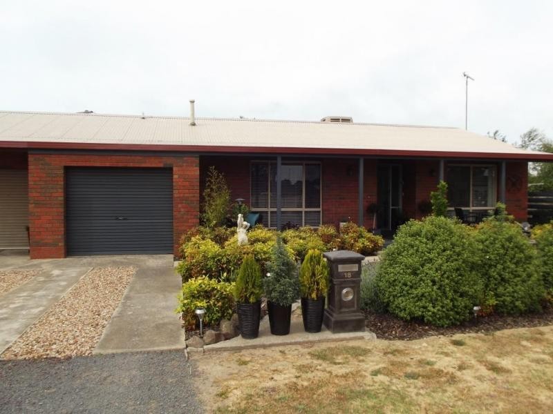 18 Albert Street, Carisbrook VIC 3464