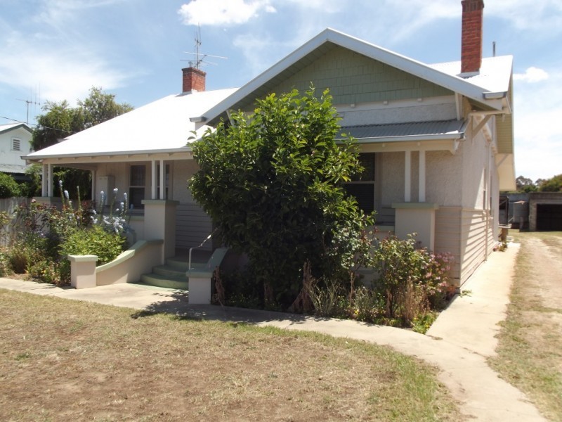4 Derby Road, Maryborough VIC 3465