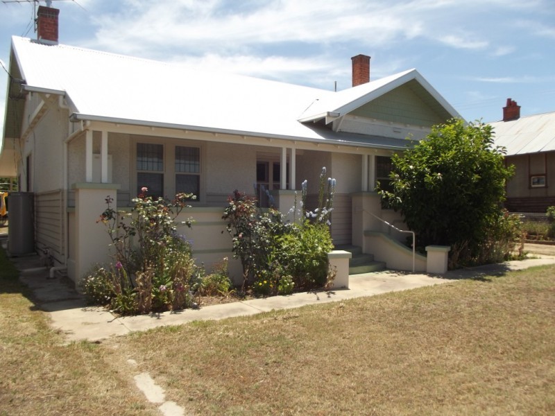 4 Derby Road, Maryborough VIC 3465