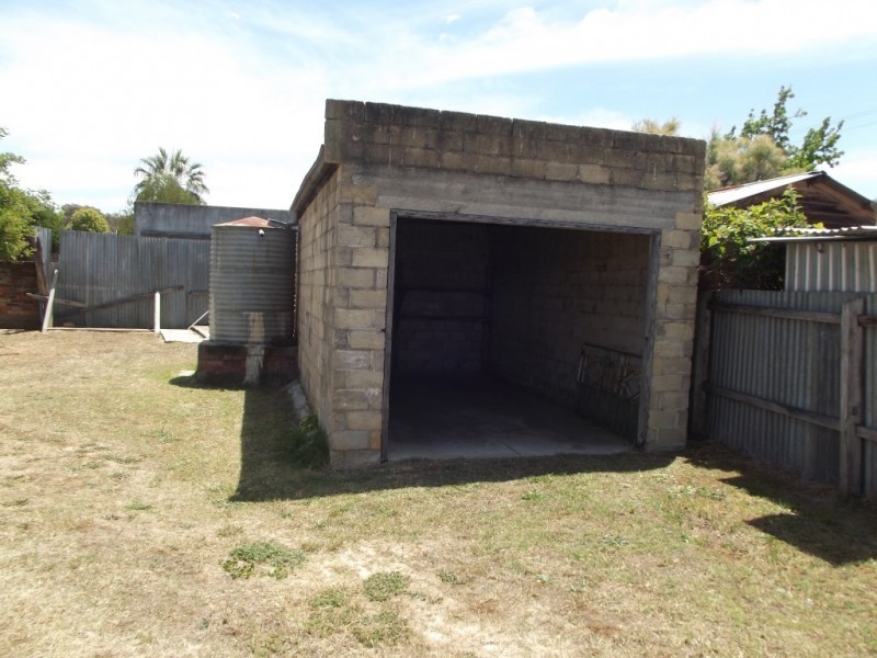 4 Derby Road, Maryborough VIC 3465