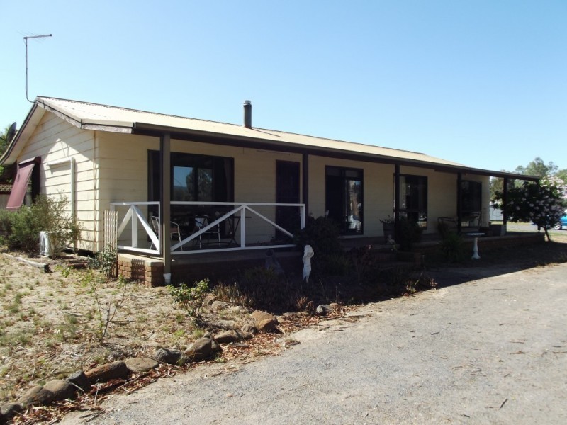 8 Rutherford Street, Avoca VIC 3467