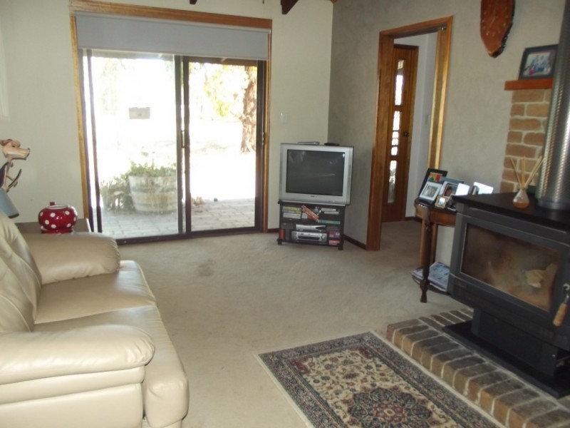 8 Rutherford Street, Avoca VIC 3467