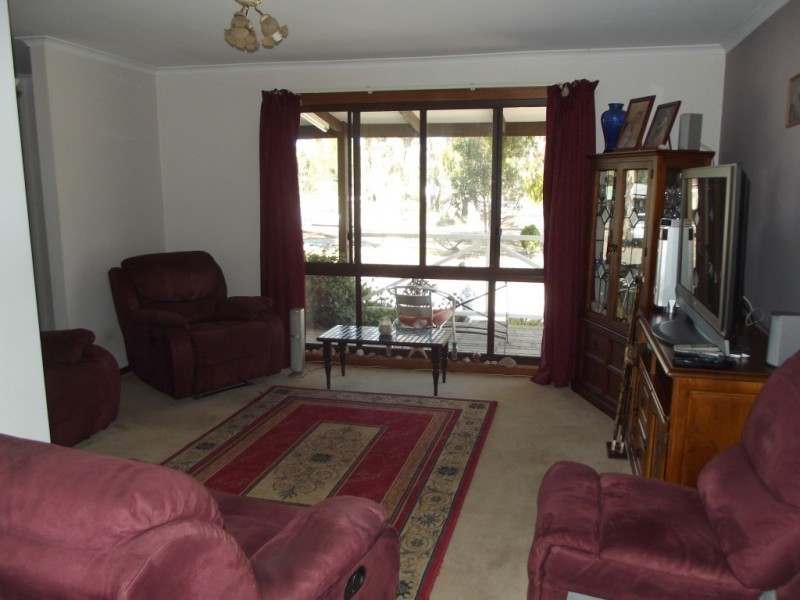 8 Rutherford Street, Avoca VIC 3467