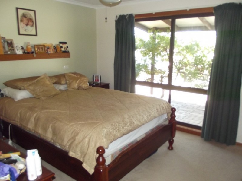 8 Rutherford Street, Avoca VIC 3467