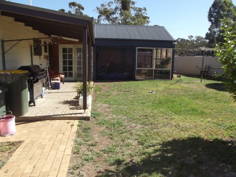 8 Rutherford Street, Avoca VIC 3467