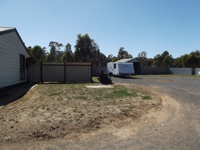 8 Rutherford Street, Avoca VIC 3467