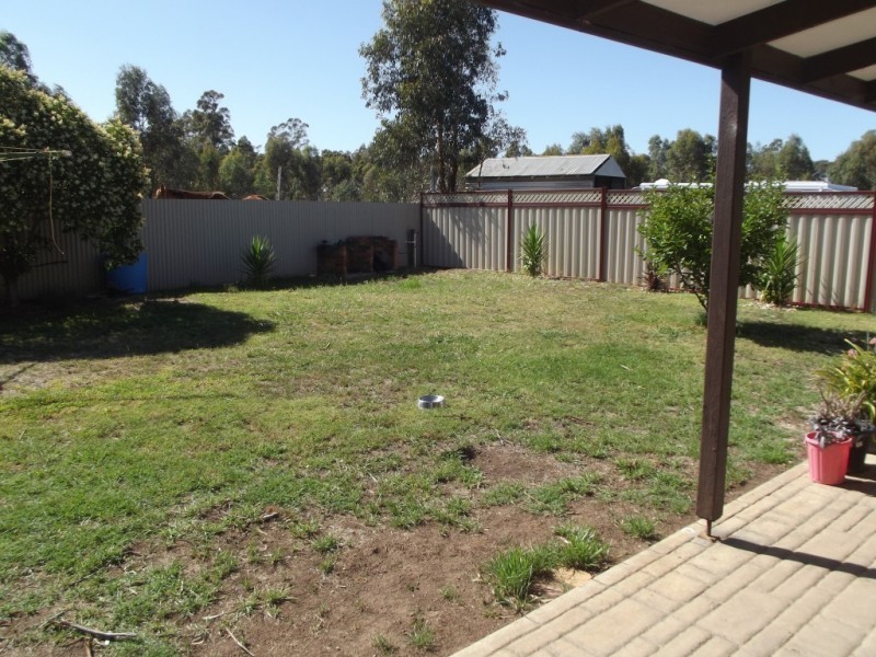8 Rutherford Street, Avoca VIC 3467