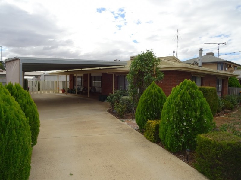 15 McLachlan Street, Carisbrook VIC 3464