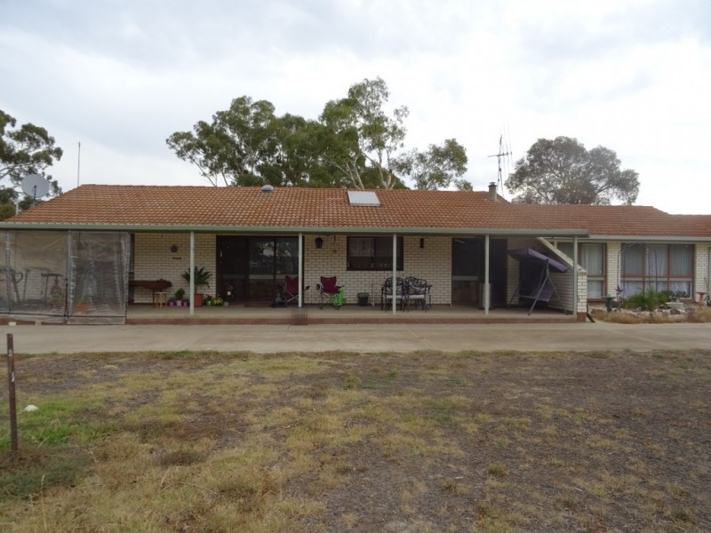 81 Eddington Road, Carisbrook VIC 3464