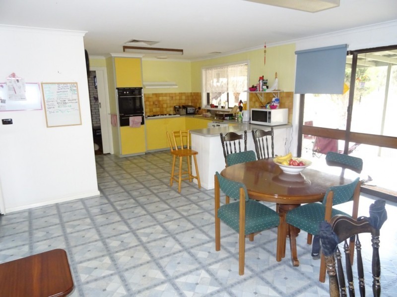 81 Eddington Road, Carisbrook VIC 3464